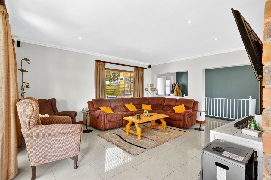 6 Bedroom Property for Sale in Olive Grove Western Cape